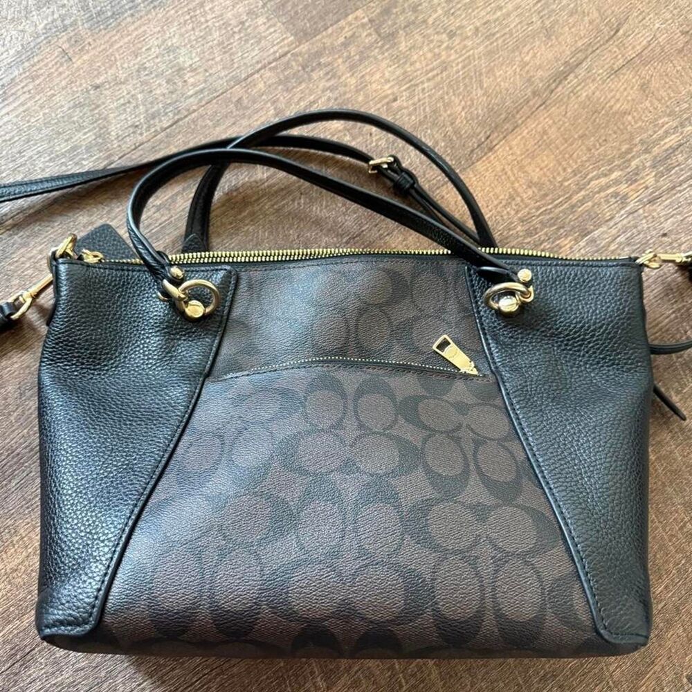 Coach purse - Picture 4 of 6